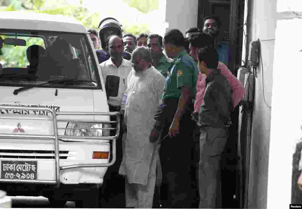 Ali Ahsan Mohammad Mujahid &nbsp;exits a court after the verdict of his trial in Dhaka, Bangladesh, July 17, 2013.
