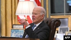 El presidente de Estados Unidos, Joe Biden, habla durante una reunión informativa sobre la respuesta federal a los incendios forestales en Los Ángeles en la Sala Roosevelt de la Casa Blanca en Washington, D.C., el 13 de enero de 2025.