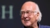 Fallece Peter Higgs, el físico que planteó la existencia de la “partícula de Dios”