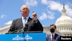 El legislador cubanoamericano Albio Sires presidió la Comisión de Asuntos Exteriores de la Cámara de Representantes de EE. UU. sobre las manifestaciones en Cuba.