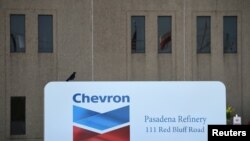Entrada de la refinería Chevron, ubicada cerca del Canal de Navegación de Houston, en Pasadena, Texas. REUTERS / Archivo