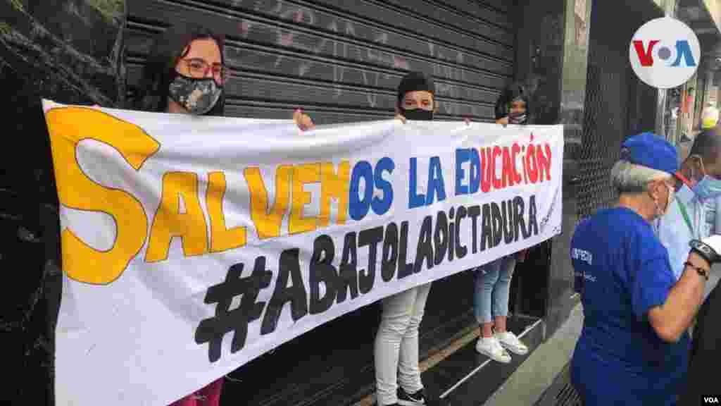 La protesta estuvo acompa&#241;ada por trabajadores de salud. El gremio de enfermer&#237;a tambi&#233;n sali&#243; a protestar el martes 20 de octubre.