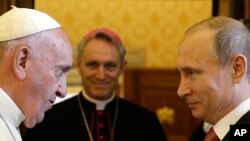 El papa Francisco recibió en el Vaticano a Putin.