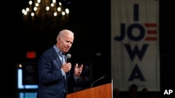 El exvicepresidente y candidato presidencial demócrata Joe Biden habla durante un mitin, el 1 de mayo de 2019, en Des Moines, Iowa.