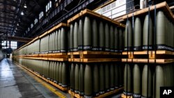 155-мм артиллерийские снаряды M795 на заводе армейских боеприпасов Scranton в Скрантоне, Пенсильвания, 13 апреля 2023 года.