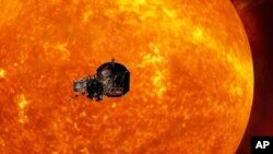 ARCHIVO - Imagen del Laboratorio de Física Aplicada de la Universidad Johns Hopkins el 31 de mayo de 2017 muestra la nave anterior de la NASA Solar Probe Plus acercándose al Sol.
