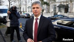 Посол Вадим Пристайко біля будівлі українського посольства у Лондоні 14 лютого 2022 р.