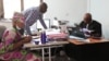Au Mali, une brigade de volontaires contre les fausses infos