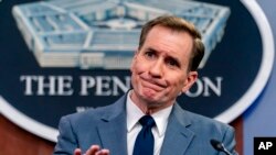 El portavoz del Pentágono, John Kirby, habla durante una sesión informativa en el Pentágono en Washington, el miércoles 23 de febrero de 2022. (AP Photo/Andrew Harnik)