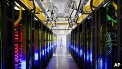 谷歌公司公布的照片显示美国一个电脑网络资料库的一部分