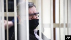 Виктор Бабарико в зале суда. Минск, 17 февраля 2021 