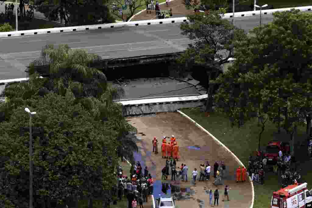 Emergency personnel work on an overpass that collapsed,&nbsp;destroying cars, part of a restaurant and snarling traffic in Brazil&#39;s capital Brasilia.