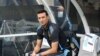 El entrenador de Argentina, Lionel Scaloni, observa desde el banquillo antes del partido amistoso internacional de fútbol entre Argentina y Ecuador en Soldier Field en Chicago, Illinois, el 9 de junio de 2024.