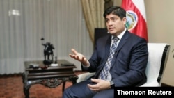 El presidente de Costa Rica, Carlos Alvarado, pidió a Estados Unidos que le haga a su país un adelanto de una donación que hará de vacunas AztraZeneca. [Foto de archivo].