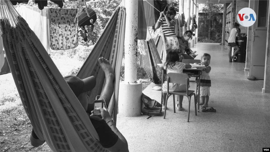 Muchas de las personas que abandonaron su hogar en Venezuela cruzaron la frontera por trochas y r&#237;os, dejando atr&#225;s sus pertenencias. 