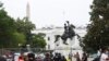 Manifestantes intentan derribar estatua de expresidente Andrew Jackson en Washington DC