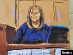 Rhona Graff, asistente ejecutiva del expresidente Donald Trump, durante su proceso penal en Nueva York.