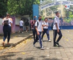 Algunos estudiantes regresaron a las escuelas esta semana. [Foto: Daliana Ocaña/VOA]