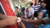 Venezolanos dudan sobre participar o no en elecciones parlamentarias del domingo