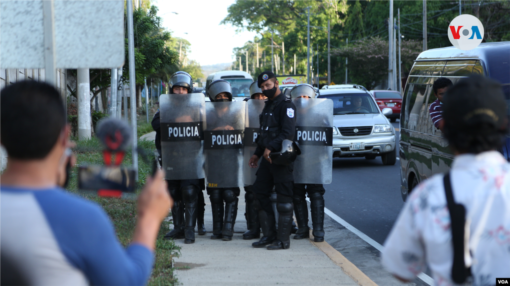 Los agentes irrumpieron la tarde del mi&#233;rcoles en la casa de Cristiana Chamorro, hija de la expresidenta nicarag&#252;ense Violeta Barrios de Chamorro. 