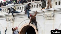 En Fotos | Manifestantes pro Trump entran al Capitolio por la fuerza 