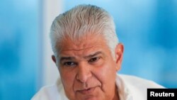 El presidente electo de Panamá, José Raúl Mulino, habla durante una entrevista con Reuters, en la Ciudad de Panamá, Panamá, el 8 de mayo de 2024.