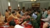 RCSS/SSA အဖွဲ့နဲ့ အစိုးရကိုယ်စားလှယ်တွေအကြား ငြိမ်းချမ်းရေးဆွေးနွေးပြီးနောက် လက်ဆွဲနှုတ်ဆက်နေစဉ်