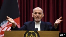 El presidente de Afganistán, Ashraf Ghani, habla con periodistas en una conferencia de prensa en el palacio presidencial en Kabul, el 1 de marzo de 2020.