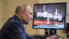 El presidente ruso Putin participa en una videoconferencia en las afueras de Moscú. 
