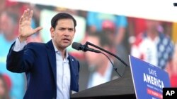 ARCHIVO - El senador Marco Rubio habla en un evento de campaña en Miami, Florida, el 6 de noviembre de 2022.