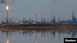 Vista general del complejo de la refinería Amuay, perteneciente a la petrolera estatal venezolana PDVSA en Punto Fijo, Venezuela. el 17 de noviembre de 2016.