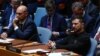 El presidente de Ucrania, Volodymyr Zelenskyy, y el ministro de Asuntos Exteriores de Francia, Jean-Noel Barrot, asisten a una reunión del Consejo de Seguridad, el martes 24 de septiembre de 2024, en la sede de la ONU. Julia Demaree Nikhinson/Pool vía REUTERS