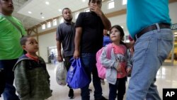 El presidente Donald Trump cambió las leyes de asilo para limitar el número de inmigrantes que ingresan al país.