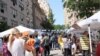 Jalan East 68th di kota New York ditutup dan dipenuhi tenda-tenda vendor yang berpartisipasi dalam Indonesia Street Festival. (Foto courtesy: KJRI New York)