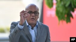 El presidente de la Asamblea Nacional de Venezuela, Jorge Rodríguez, habla en una conferencia de prensa en Caracas, el 21 de enero de 2020.