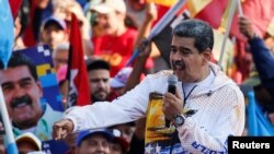 El presidente de Venezuela, Nicolás Maduro, se dririge a sus partidarios el día en que se registró como candidato para las próximas elecciones presidenciales y asegurar otro mandato de seis años, en Caracas, Venezuela, el 25 de marzo de 2024.