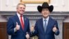 This handout picture taken and released by the Taiwan Presidential Presiden Taiwan Lai Ching-te mengenakan topi yang dihadiahkan oleh anggota DPR AS Michael McCaul dalam pertemuan di Kantor Presiden di Taipei, Taiwan, 27 Mei 2024. (Foto: Kantor Kepresidenan Taiwan/AFP)