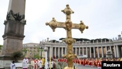 El Papa Francisco asiste a la Misa del Domingo de Ramos en la Plaza de San Pedro en el Vaticano, el 2 de abril de 2023