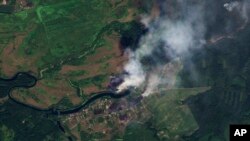 Esta imagen por satélite publicada por Planet Labs PBC muestra incendios cerca de la localidad de Krasnooktyabrskoe en la región rusa de Kursk, el martes 20 de agosto de 2024. 