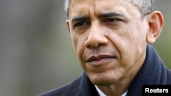 El presidente Obama regresó a Washington y la familia sigue de vacaciones en el pacífico.