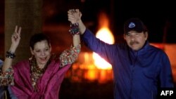 foto de archivo tomada el 21 de marzo de 2019, el presidente de Nicaragua, Daniel Ortega (derecha), y su esposa, la vicepresidenta Rosario Murillo.