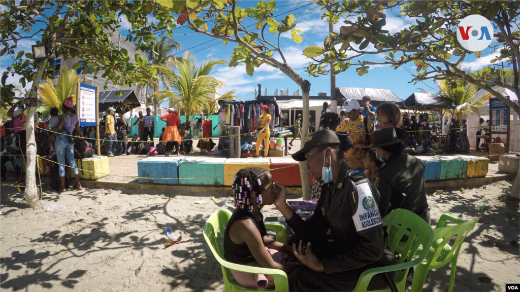 Todos los d&#237;as es com&#250;n ver las oficinas de SAS Caribe repletas de migrantes y turistas. Es la &#250;nica empresa autorizada para el funcionamiento en Necocl&#237; y transporta entre 800 y 1.000 migrantes al d&#237;a.