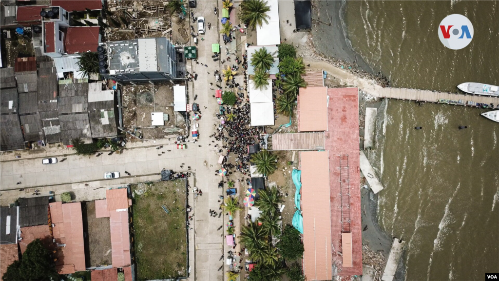El d&#243;lar es la moneda con la que los migrantes pagan bienes y servicios durante su traves&#237;a migratoria, lo que causa precios inflados y personas inescrupulosas que abusan de esto.