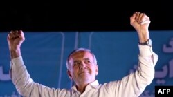 伊朗总统当选人佩泽什基安(Masoud Pezeshkian)发表声明表示，美国应该认识到伊朗不会屈服于压力；他并在声明中同时强调了伊朗与中国和俄罗斯的友谊。