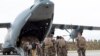 Estados Unidos envía otro batallón para proteger aeropuerto de Kabul