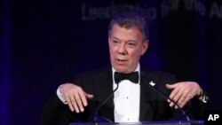 El presidente Juan Manuel Santos agradeció la declaración en nombre de su pueblo, y dijo que el respaldo de la OEA "estimula a seguir trabajando" por la paz.