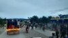Warga Nduga yang marah terhadap penembakan melakukan aksi turun ke jalan hari Minggu (19/7). (foto: Istimewa)