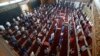Salat Jumat di era pandemi corona, di sebuah masjid di Bandung, Jawa Barat, 20 Maret 2020. (AP Photo/Ahmad Fauzan)