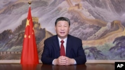 El presidente chino, Xi Jinping, pronuncia su mensaje de Año Nuevo en Beijing, China, el 31 de diciembre de 2024. Foto de la agencia de prensa china Xinhua divulgada por AP.