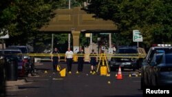 La policía investiga el lugar de un tiroteo masivo en Dayton, una ciudad del occidente de Ohio. Agosto 4 de 2019.